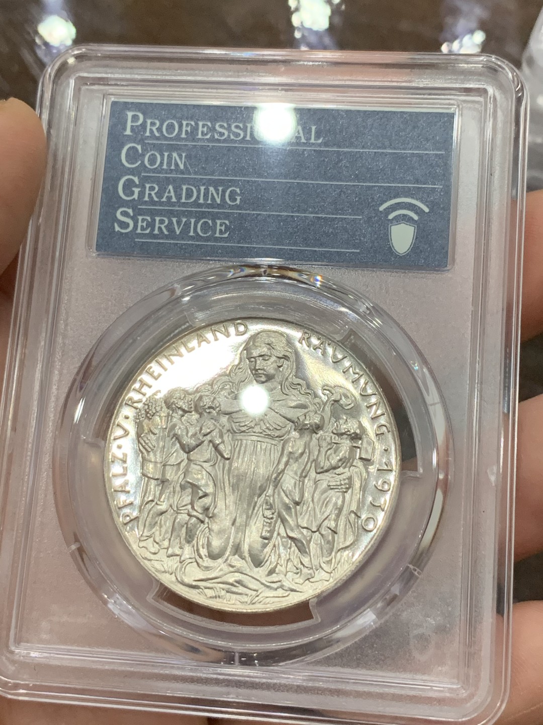 《竞宝斋》第106场-周日，周一 2场连拍（全场包邮） PCGS-MS64 德国1930年卡尔歌茨雕刻莱茵河神纪念银章，PP底板，35周年纪念P盒 高品状态