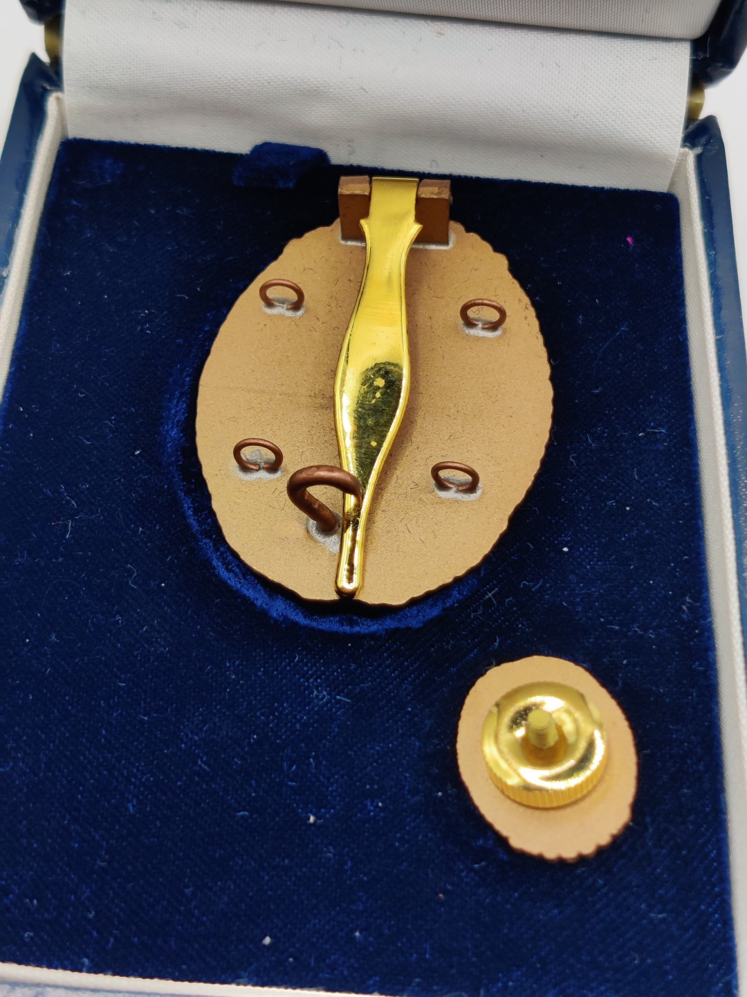 全场0元起拍 第六期 咸鱼国勋章制服拍卖专场 10月19日（周三）下午6：00开始 日本警务功绩章