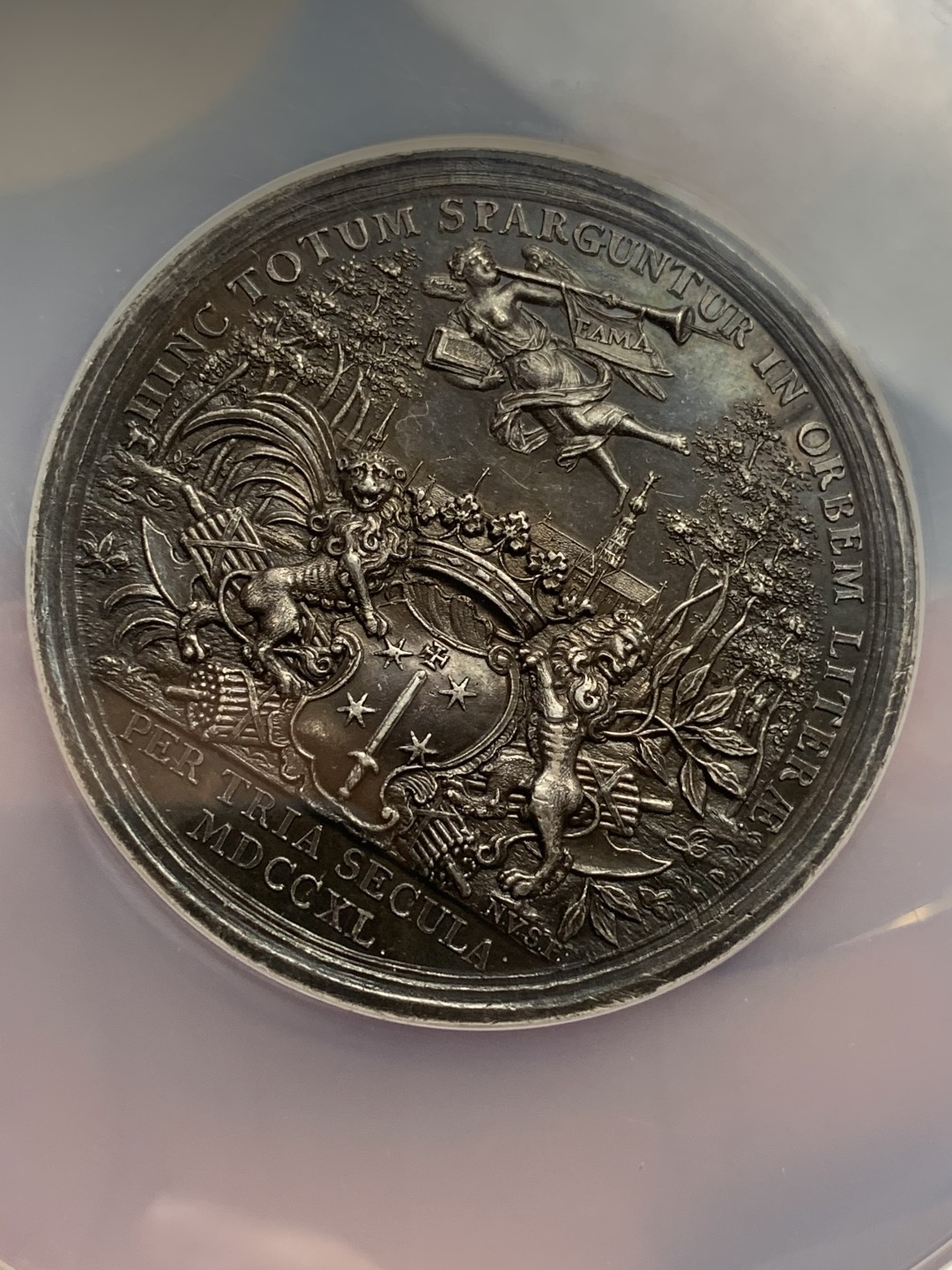 《竞宝斋》第106场-周日，周一 2场连拍（全场包邮） NGC-MS61 荷兰1740年劳伦斯纪念银章 斯科特在300年前的1440年发明排字打印机 早期荷兰章少见 细节包浆好