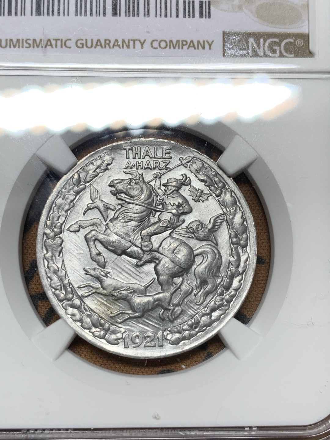 《竞宝斋》第106场-周日，周一 2场连拍（全场包邮） NGC MS66亚军！ 德紧珍藏级尖货 1921年塔勒3马克猎人大铝币，绝美设计传世精品，难得的珍藏良机！