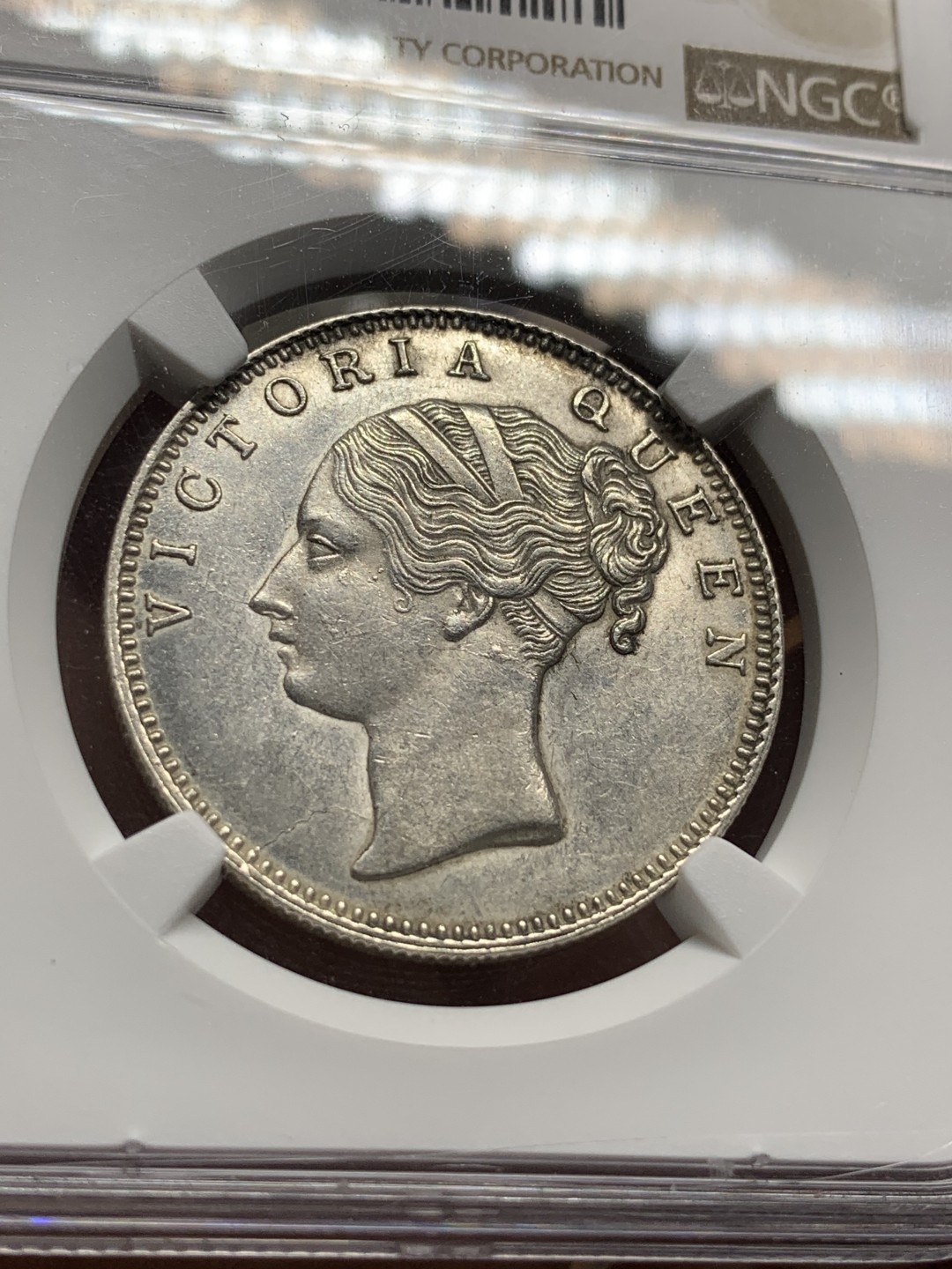 《竞宝斋》第106场-周日，周一 2场连拍（全场包邮） NGC UNC 1840年C 单辫卢比 双面原银光都在 背面老包浆稍稍有清洗 状态很不错