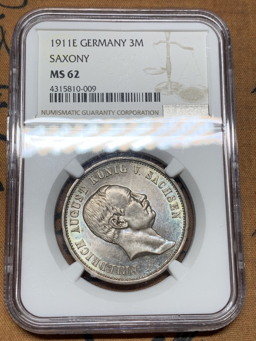 《竞宝斋》第106场-周日，周一 2场连拍（全场包邮） NGC-MS62 德国1911年萨克森3马克，紫色包浆很漂亮，喜欢包浆的可以关注一下