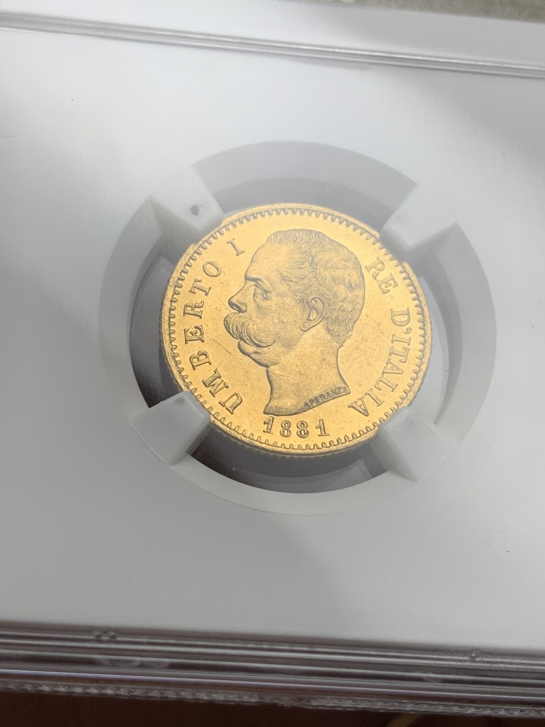 《竞宝斋》第106场-周日，周一 2场连拍（全场包邮） NGC MS63 意大利 1881年 翁贝托一世 20里拉金币 6.45克 状态好