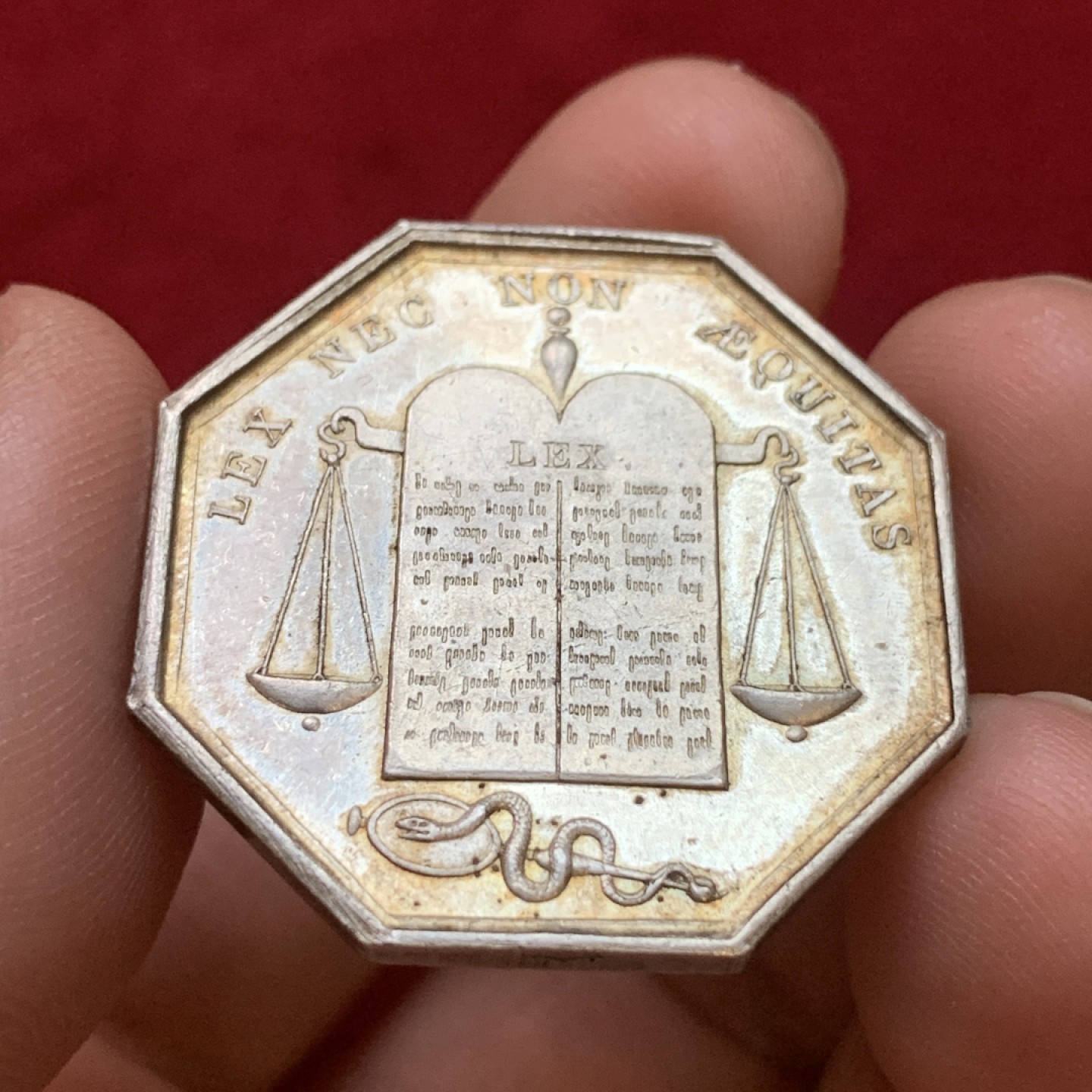 《竞宝斋》第106场-周日，周一 2场连拍（全场包邮） 法国 1860至1879年 公证人八角代币 非常厚重 蜜蜂边铭 银标 对角直径33.5mm 重17.1克