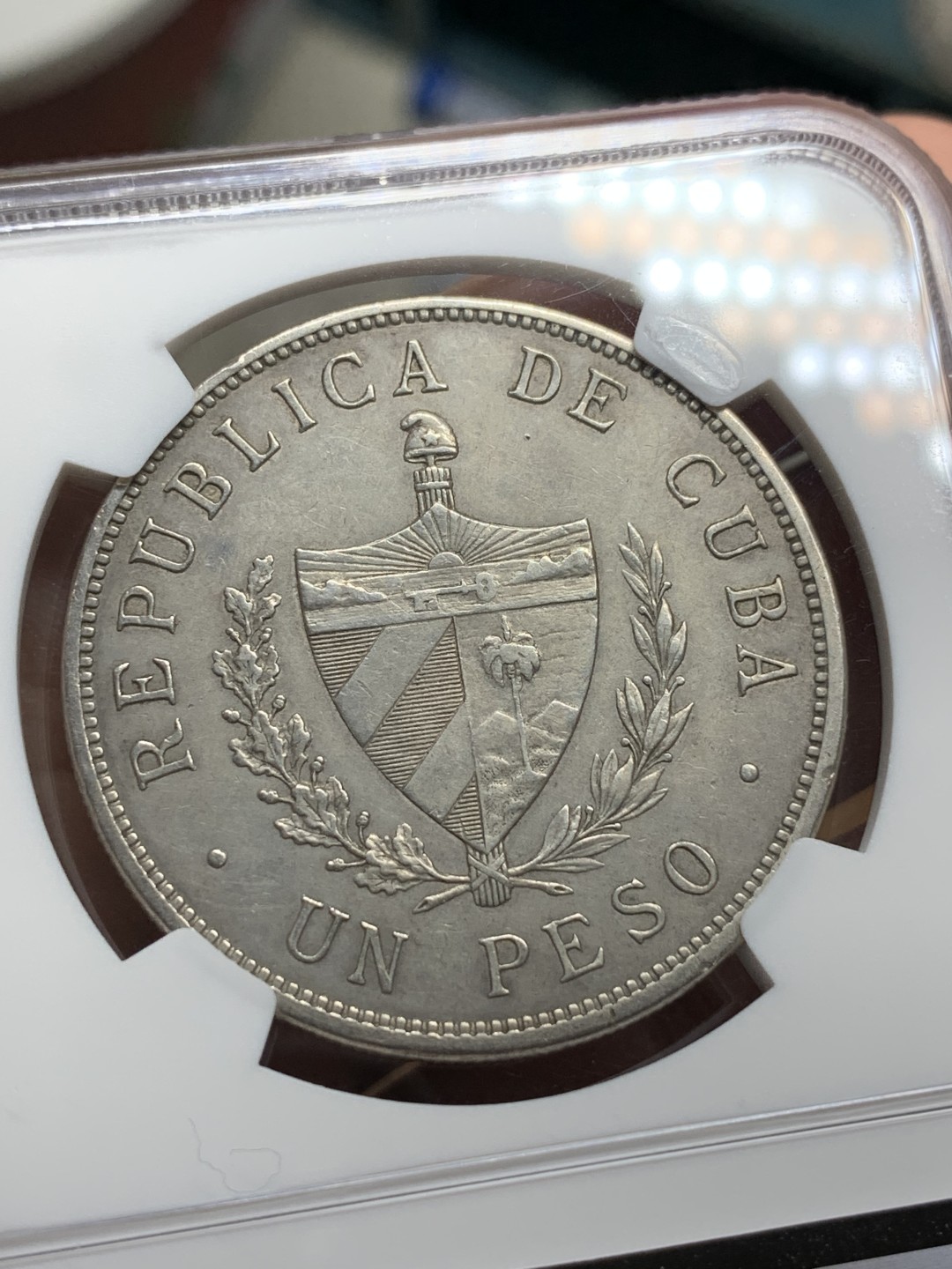 《竞宝斋》第106场-周日，周一 2场连拍（全场包邮） NGC-AUD 古巴 1915年 五星1比索大银币 相对高价的年份