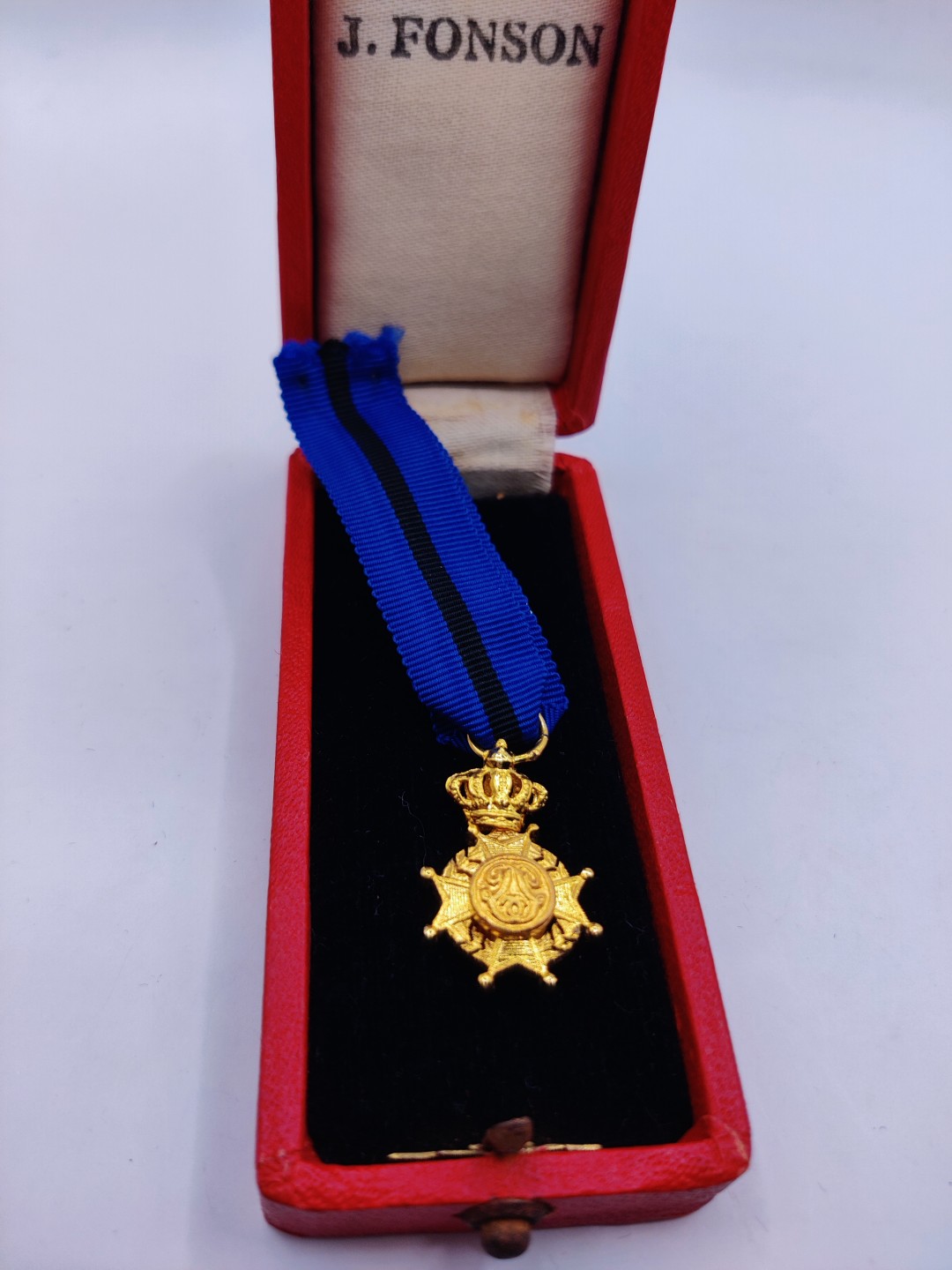 全场0元起拍 第六期 咸鱼国勋章制服拍卖专场 10月19日（周三）下午6：00开始 比利时军官级奥波德二世勋章迷你章 银质带盒