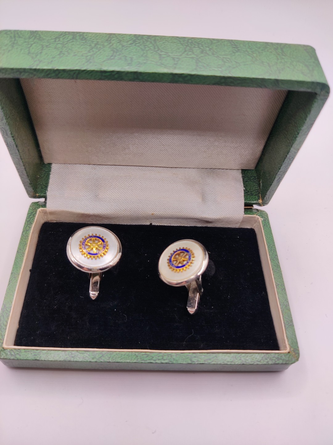 全场0元起拍 第六期 咸鱼国勋章制服拍卖专场 10月19日（周三）下午6：00开始 扶轮社袖扣带盒 银制