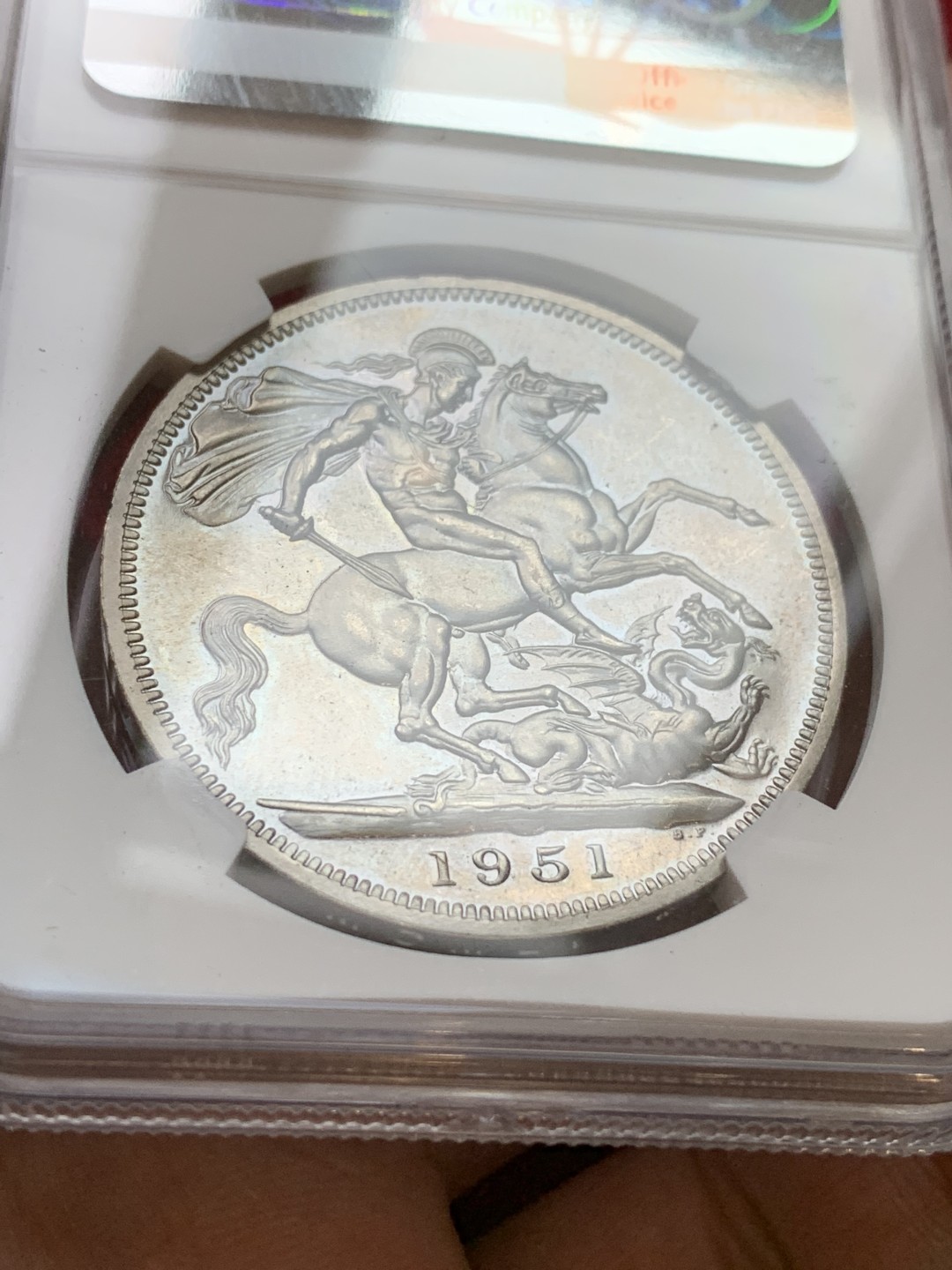 《竞宝斋》第106场-周日，周一 2场连拍（全场包邮） NGC-PL63 英国1951年镍马剑克朗，英国唯一的镍制马剑克朗，带原盒证书一起，很有纪念意义