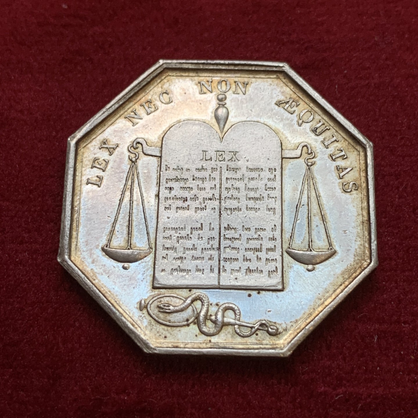 《竞宝斋》第106场-周日，周一 2场连拍（全场包邮） 法国 1860至1879年 公证人八角代币 非常厚重 蜜蜂边铭 银标 对角直径33.5mm 重17.1克