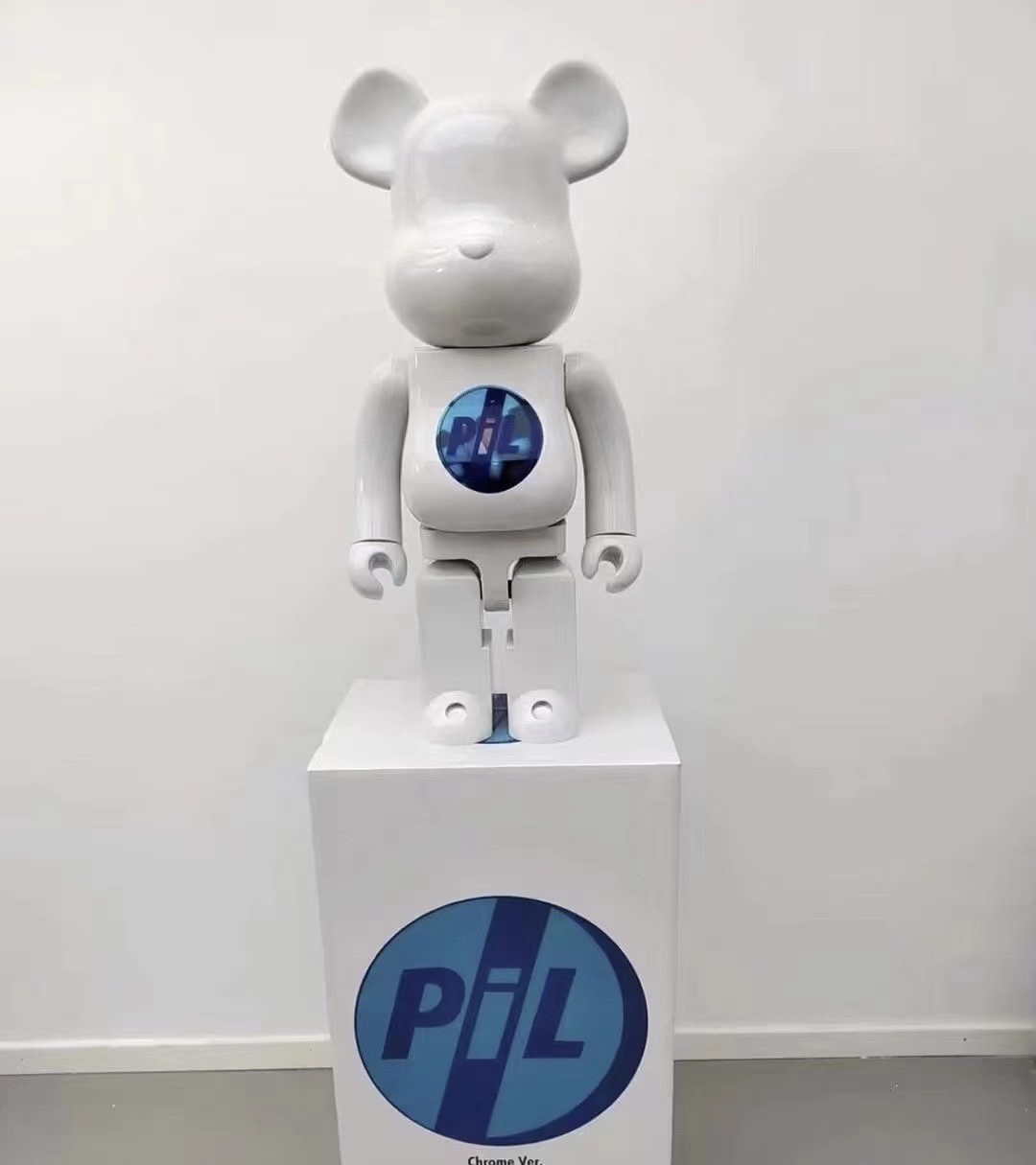 零元拍 ：B熊 BE@RBRICK 1000% PiL CHROME Ver.BEARBRICK 1000% 白色电镀药丸，全新未拆。