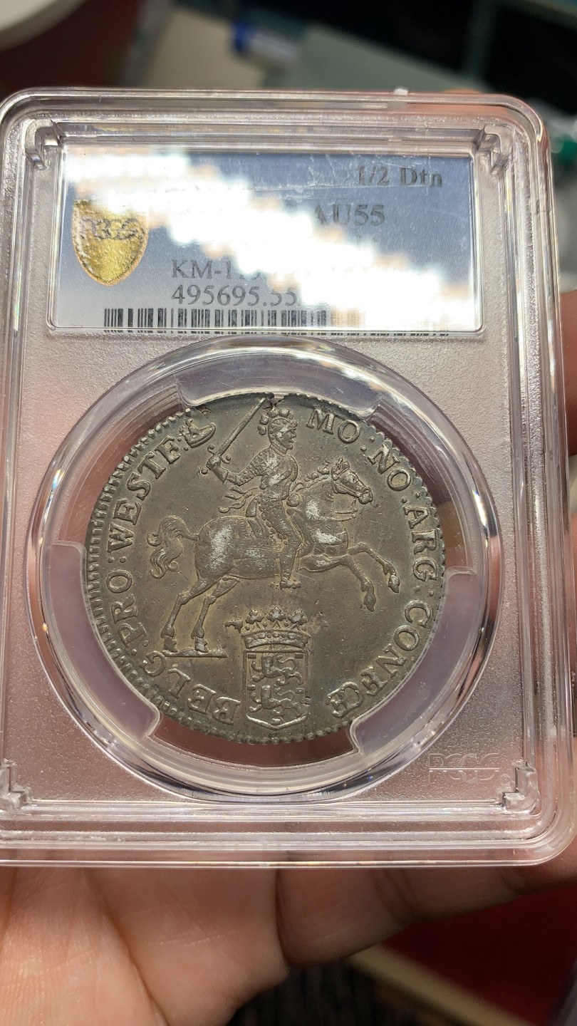 《竞宝斋》第106场-周日，周一 2场连拍（全场包邮） 亚军 PCGS AU55 荷兰 少见德 西弗利斯兰省 1764年 半杜卡特马剑银币 早期垂尾品种 双面深彩包浆状态极好 这个状态难觅 P标错了 细节见图