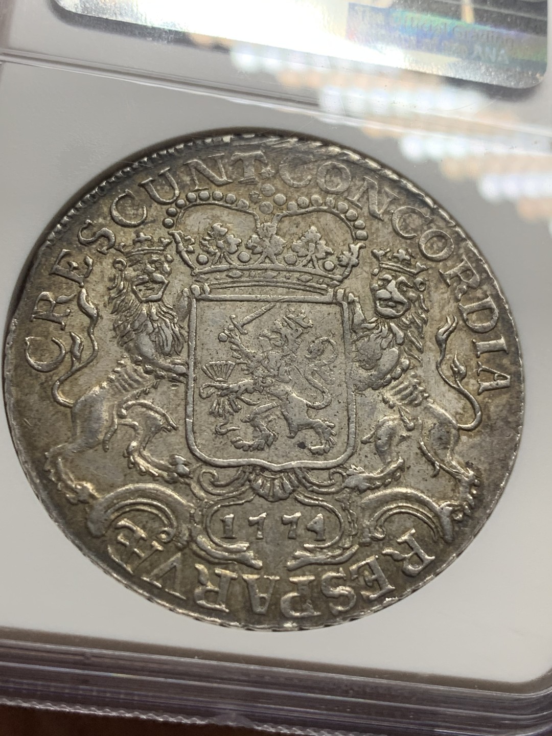 《竞宝斋》第106场-周日，周一 2场连拍（全场包邮） 唯一亚军 NGC AU55 荷兰 海尔德兰省 1774年 杜卡特 大马剑 银币 32克多的重量 原味的双面包浆 比较少的省份 这个工艺已经很好了 细节见图