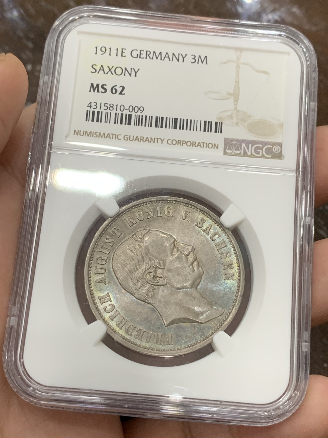 《竞宝斋》第106场-周日，周一 2场连拍（全场包邮） NGC-MS62 德国1911年萨克森3马克，紫色包浆很漂亮，喜欢包浆的可以关注一下