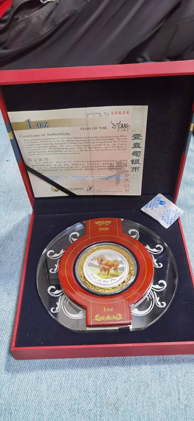 北京马甸外国币专卖微拍第八十七期，外国金银币专场，陆续上新，欢迎关注 包装非常精美的2009年澳大利亚1盎司彩色生肖牛纪念银币，成色：999，盒证齐全
