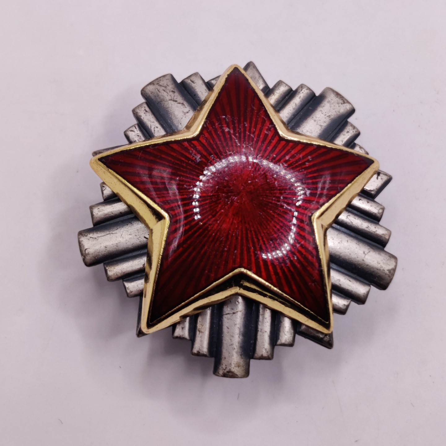 全场0元起拍 第六期 咸鱼国勋章制服拍卖专场 10月19日（周三）下午6：00开始 南斯拉夫陆军珐琅帽徽