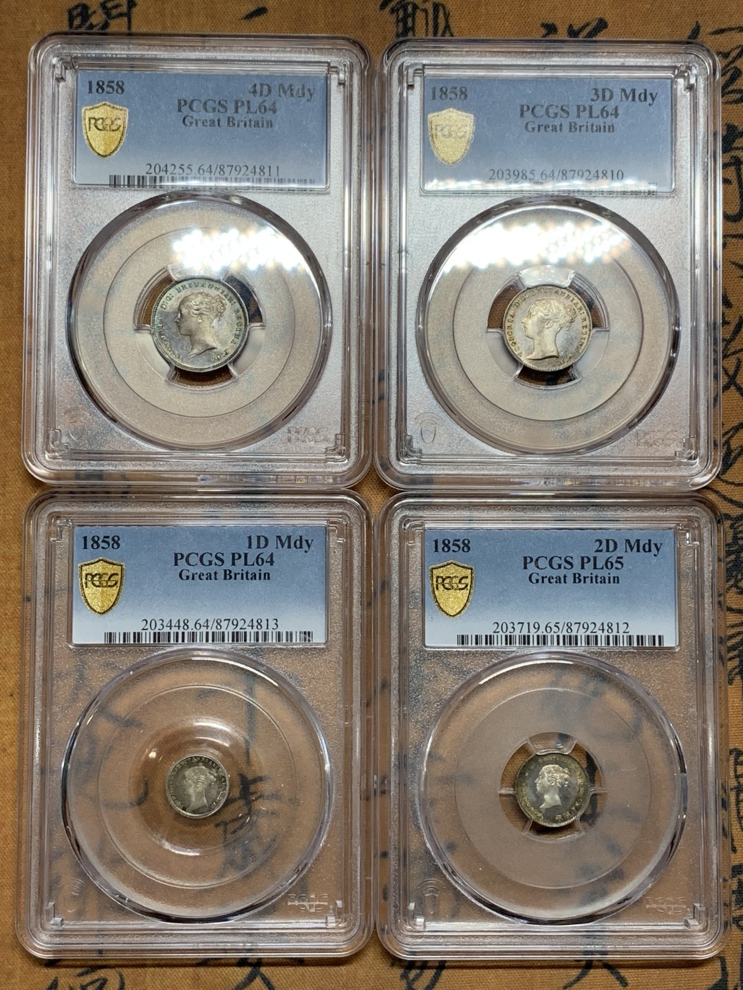 《竞宝斋》第106场-周日，周一 2场连拍（全场包邮） PCGS PL64-65 英国 1858年 维多利亚濯足币，PL首见，全是冠亚军分。早期濯足币存世稀少，非后期可比