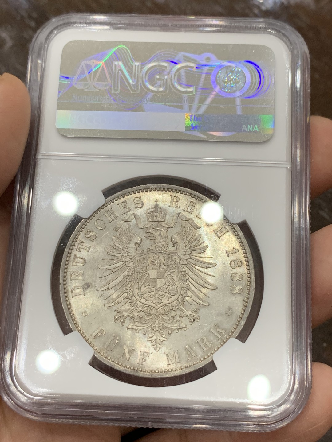 《竞宝斋》第106场-周日，周一 2场连拍（全场包邮） 极少 NGC-MS62 德国普鲁士1888三皇之年威廉二世短翅5马克大银币，德系马克名誉品，转光丝滑，高细节 难得品质