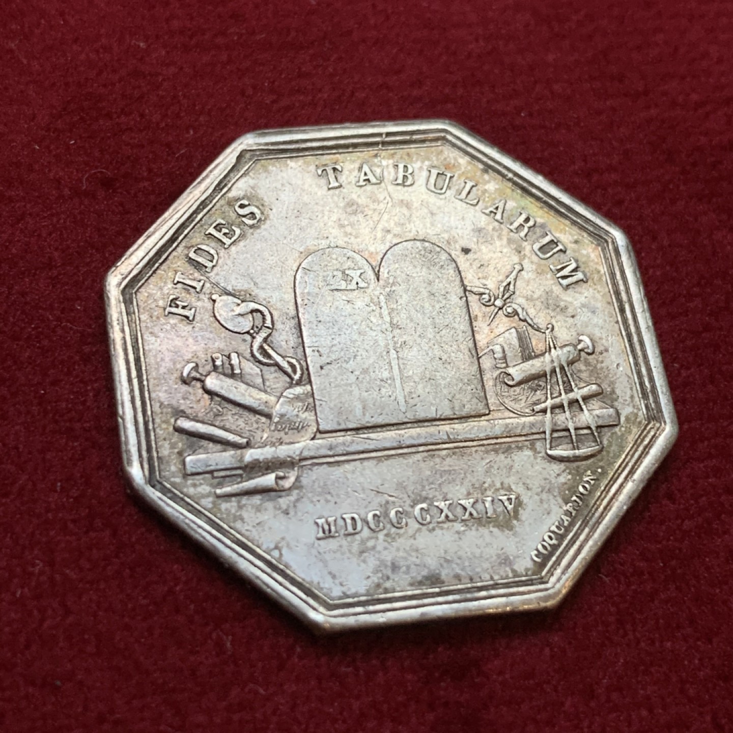 《竞宝斋》第106场-周日，周一 2场连拍（全场包邮） 法国 1832-1842年 公证人 八角 银质代币 神灯边铭 银标 32.9mm对边直径 ，11.34克