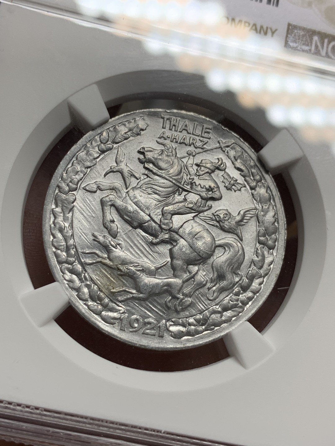 《竞宝斋》第106场-周日，周一 2场连拍（全场包邮） NGC MS66亚军！ 德紧珍藏级尖货 1921年塔勒3马克猎人大铝币，绝美设计传世精品，难得的珍藏良机！