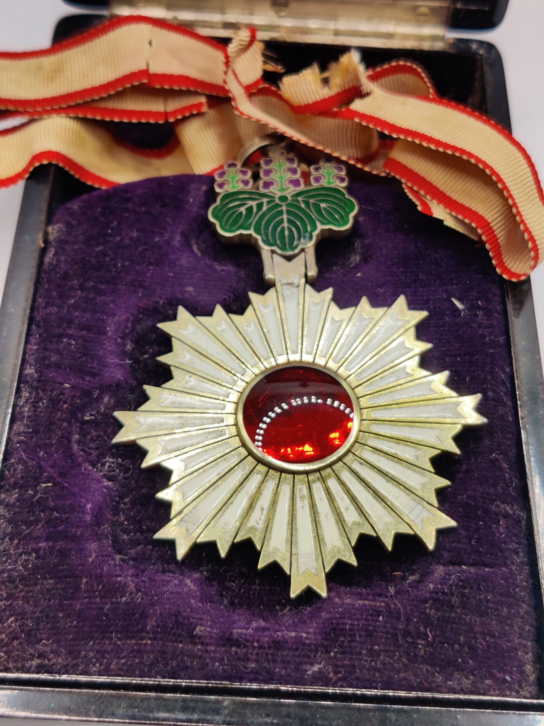 全场0元起拍 第六期 咸鱼国勋章制服拍卖专场 10月19日（周三）下午6：00开始 牢记历史勿忘国耻 日本明治时期 三等旭日章 银制 品相如图