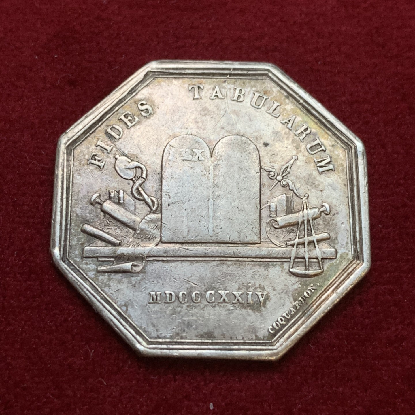 《竞宝斋》第106场-周日，周一 2场连拍（全场包邮） 法国 1832-1842年 公证人 八角 银质代币 神灯边铭 银标 32.9mm对边直径 ，11.34克