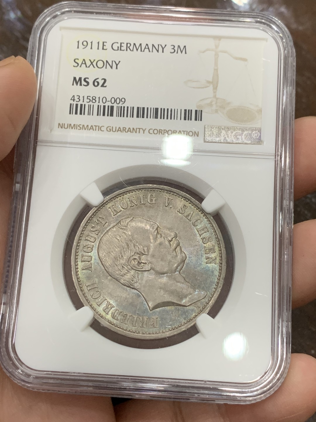 《竞宝斋》第106场-周日，周一 2场连拍（全场包邮） NGC-MS62 德国1911年萨克森3马克，紫色包浆很漂亮，喜欢包浆的可以关注一下