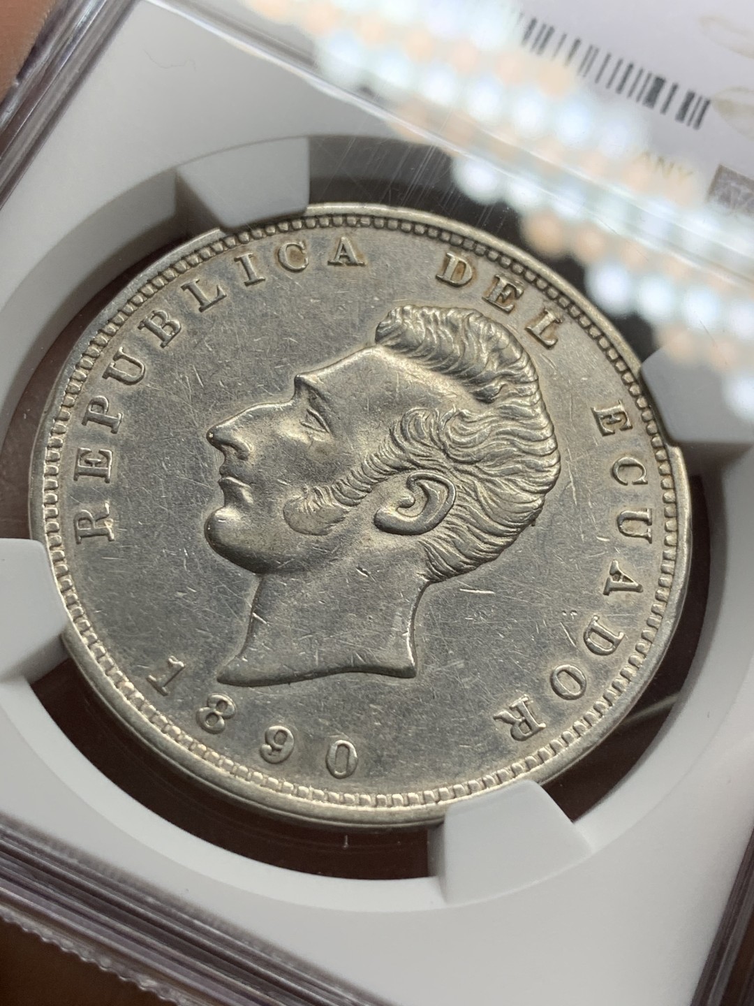 《竞宝斋》第106场-周日，周一 2场连拍（全场包邮） NGC-AUD 厄瓜多尔 1890年 利马厂 1苏克雷大银币 国内不多见 25克 900银