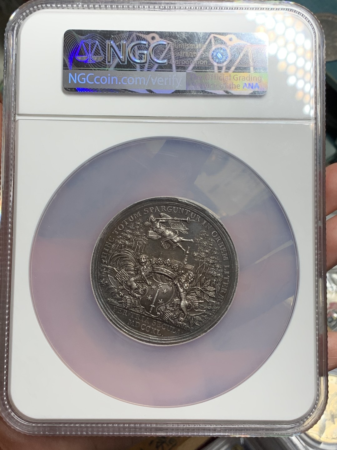 《竞宝斋》第106场-周日，周一 2场连拍（全场包邮） NGC-MS61 荷兰1740年劳伦斯纪念银章 斯科特在300年前的1440年发明排字打印机 早期荷兰章少见 细节包浆好