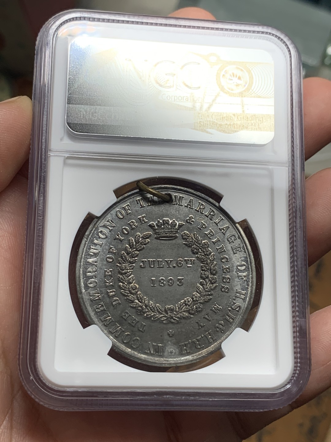 《竞宝斋》第106场-周日，周一 2场连拍（全场包邮） NGC UNC 英国 1893年 约克乔治公爵与玛丽公主 婚姻纪念章，少见 加厚盒装