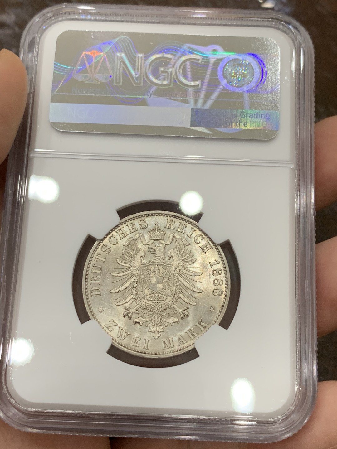 《竞宝斋》第106场-周日，周一 2场连拍（全场包邮） NGC-MS62，德国普鲁士1888 三皇之年威廉二世短翅2马克银币，原光品质，转光丝滑 只有14W的发行量