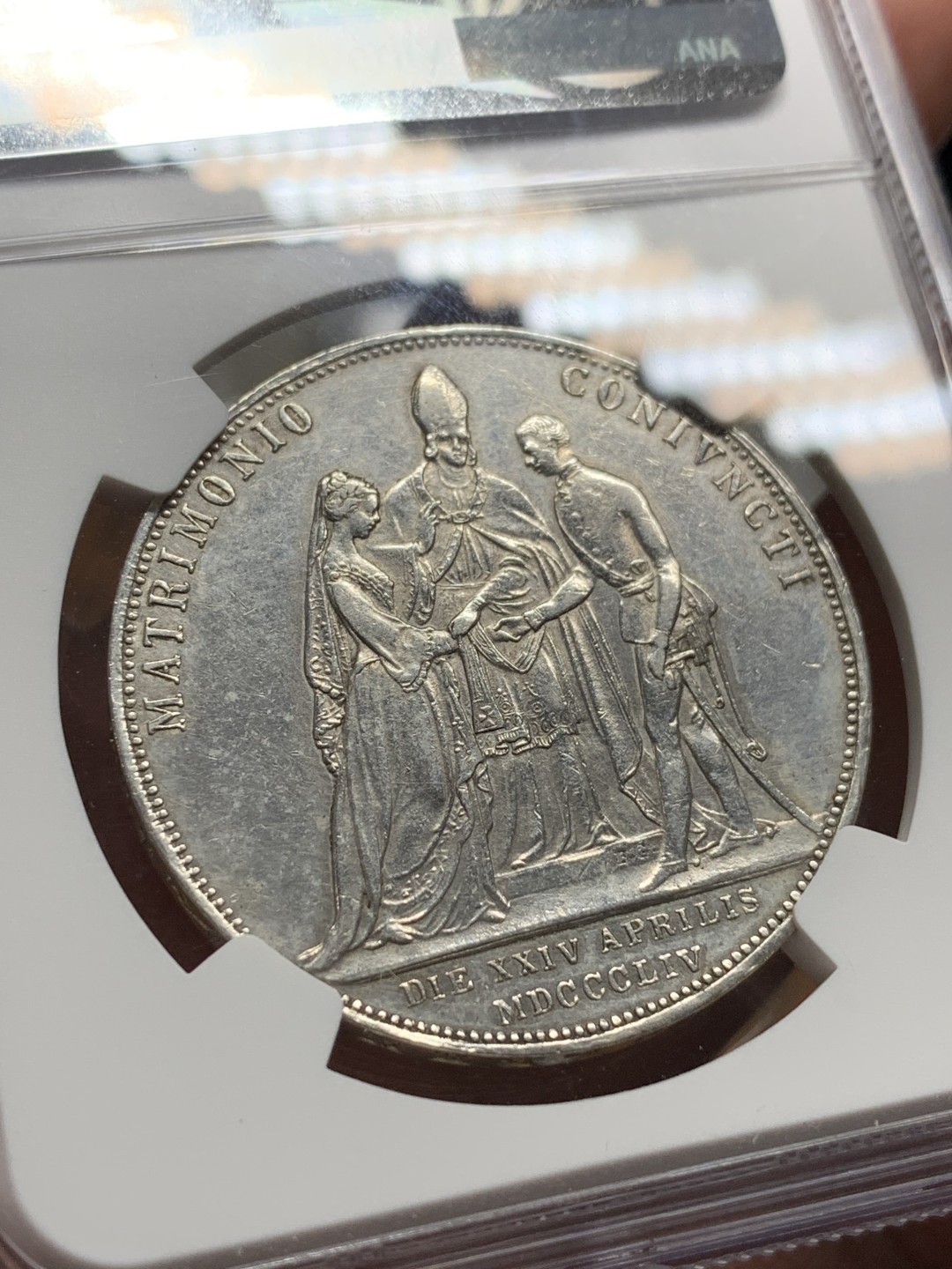 《竞宝斋》第106场-周日，周一 2场连拍（全场包邮） NGC UNC 奥匈帝国 茜茜公主1854年 结婚纪念二盾银币，非常少见的婚礼版 执子之手场景满满 值得珍藏 大热品种