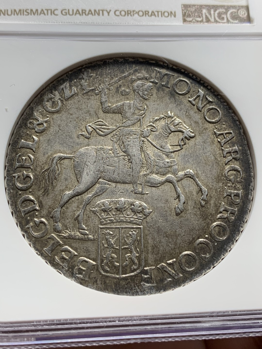 《竞宝斋》第106场-周日，周一 2场连拍（全场包邮） 唯一亚军 NGC AU55 荷兰 海尔德兰省 1774年 杜卡特 大马剑 银币 32克多的重量 原味的双面包浆 比较少的省份 这个工艺已经很好了 细节见图