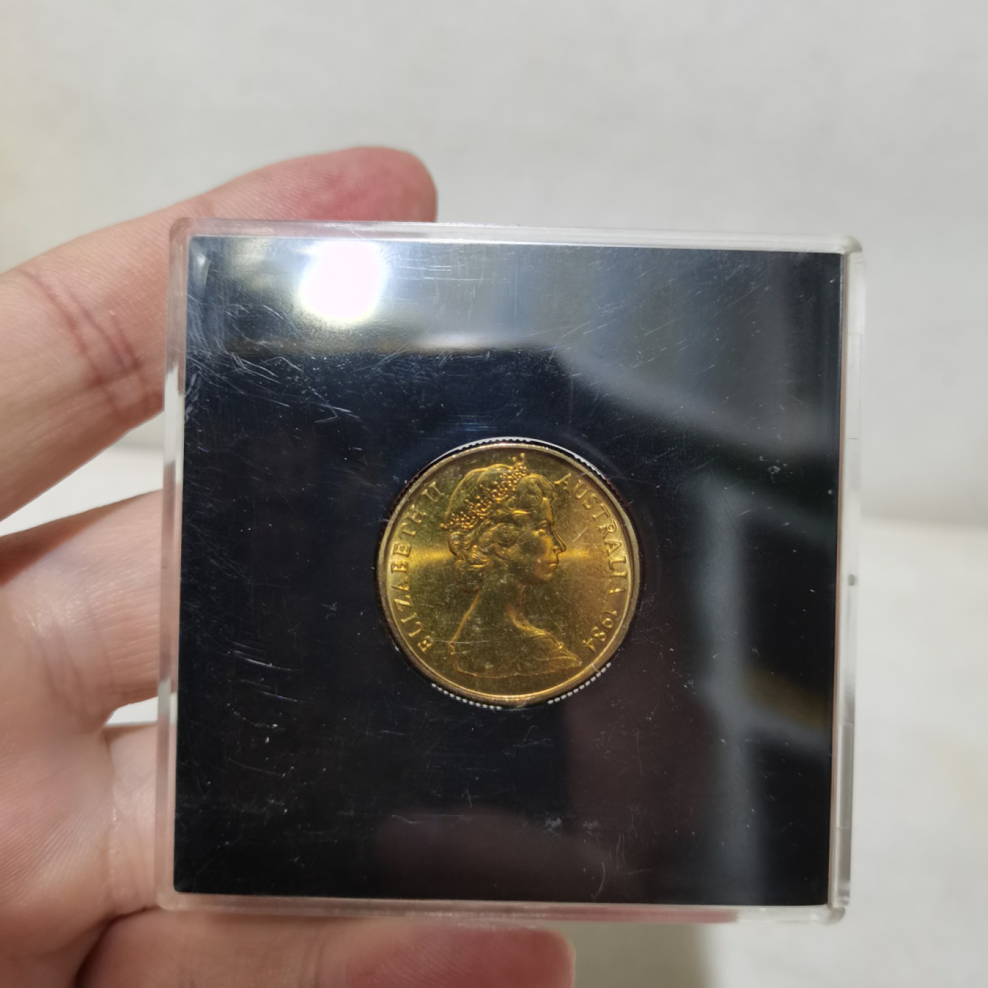 爱淘收藏麦稀奇专场首拍，包邮无押无佣金. 原盒全新好品澳大利亚1984年1元硬币