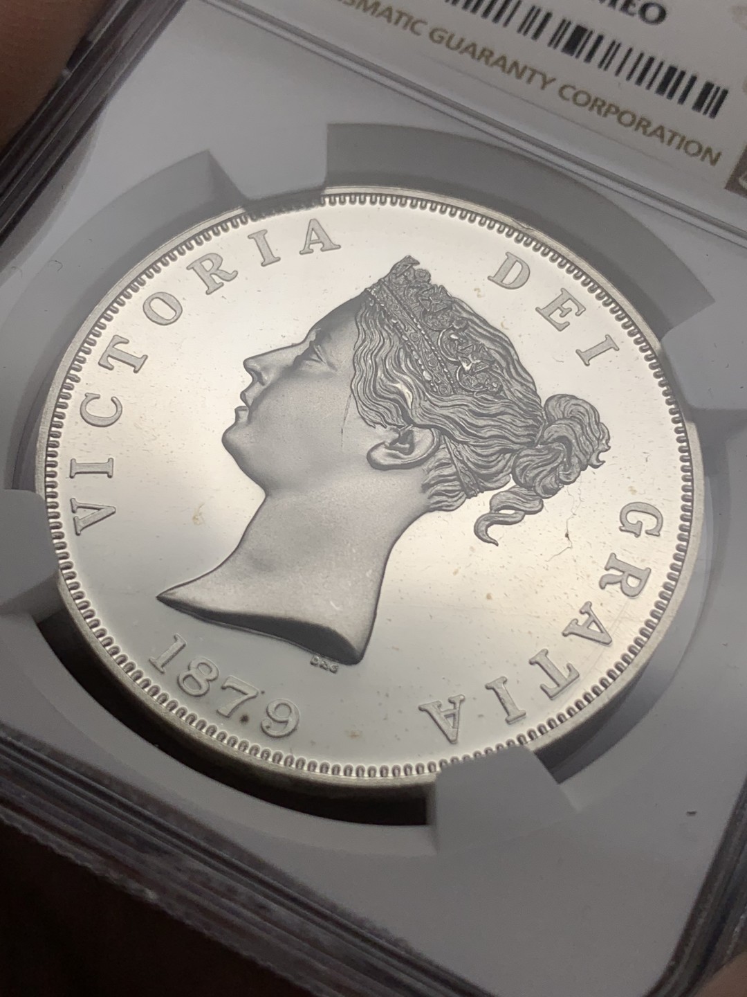 《竞宝斋》第106场-周日，周一 2场连拍（全场包邮） NGC PF67UL 英国 1879年 英国维多利亚克朗，银质样币 超高浮雕，状态好（应该2000年复刻）