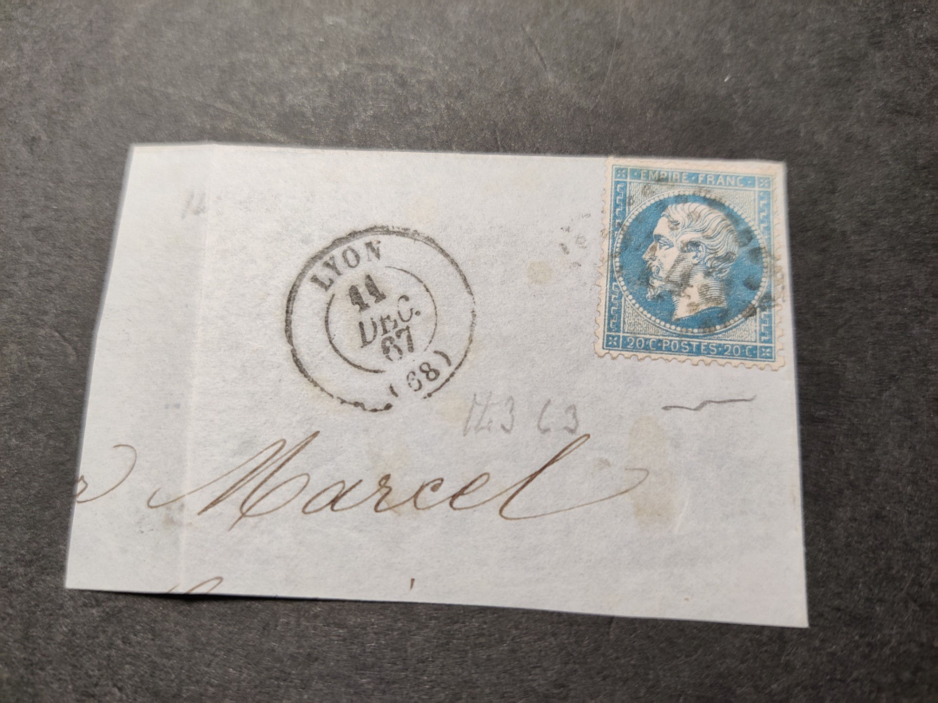 洪涛臻品 精选邮票限时拍卖第五十五期 1862年法国拿破仑三世20分邮票(2008年新票定价190美元)实寄封剪片,1867年12月11日寄于里昂。少见的极早古典邮品！多年收藏，每件都是唯一, 本期一次性上完, 唯一机会！清代大龙邮票上任意1枚盖1878年的邮戳早在一二十年前全世界都能卖一两万美元,这枚比1878年的大龙邮戳还要早10多年！终生保真！