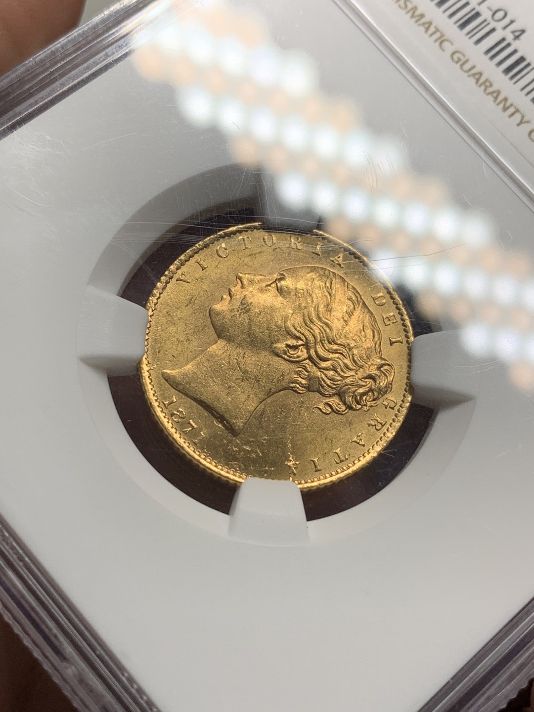 《竞宝斋》第106场-周日，周一 2场连拍（全场包邮） NGC-MS63 英国小维女王 1871年 1索维林盾徽金币 该枚打制到位 底板带镜面 盾徽细节惊人