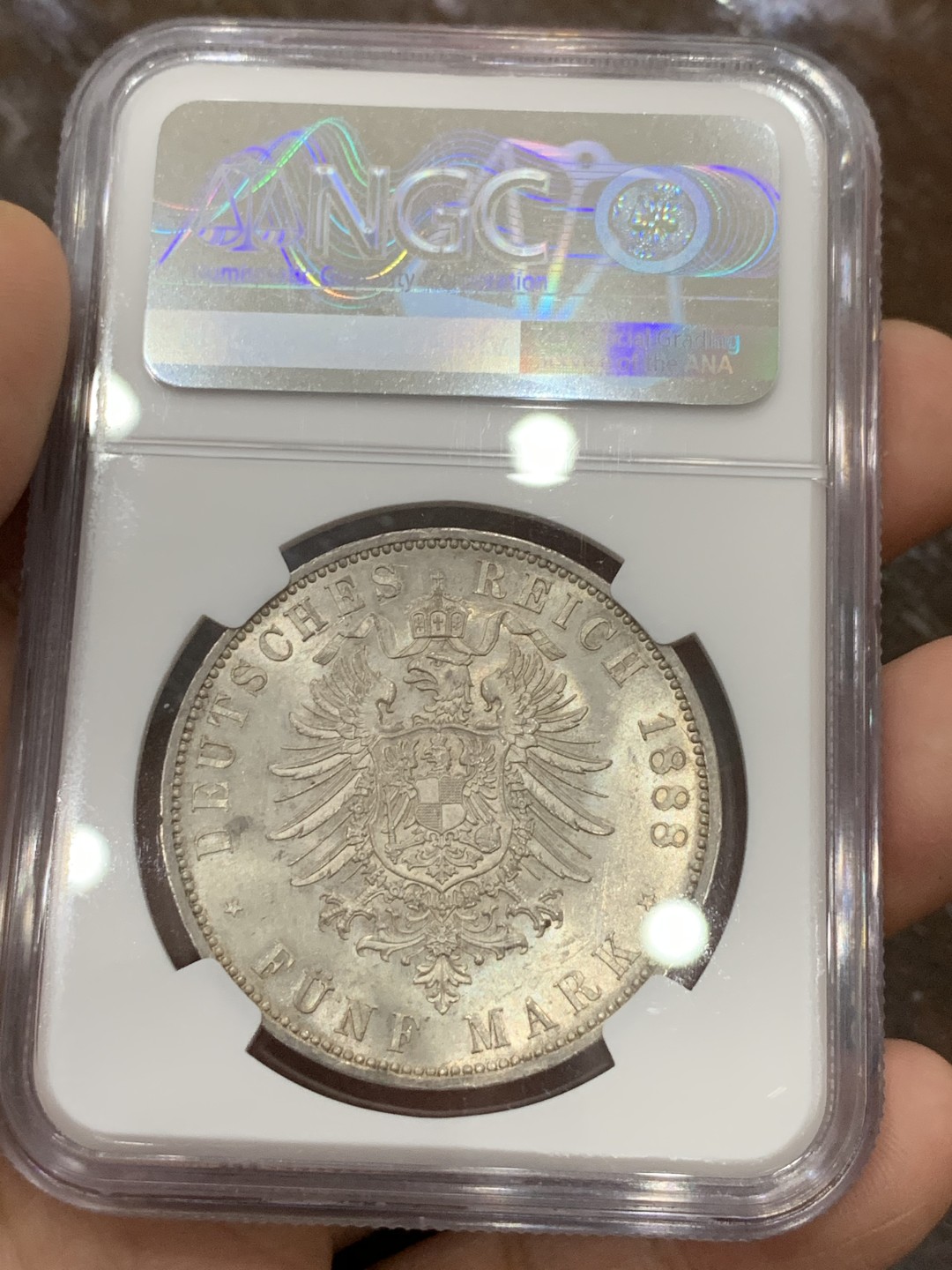 《竞宝斋》第106场-周日，周一 2场连拍（全场包邮） 极少 NGC-MS62 德国普鲁士1888三皇之年威廉二世短翅5马克大银币，德系马克名誉品，转光丝滑，高细节 难得品质