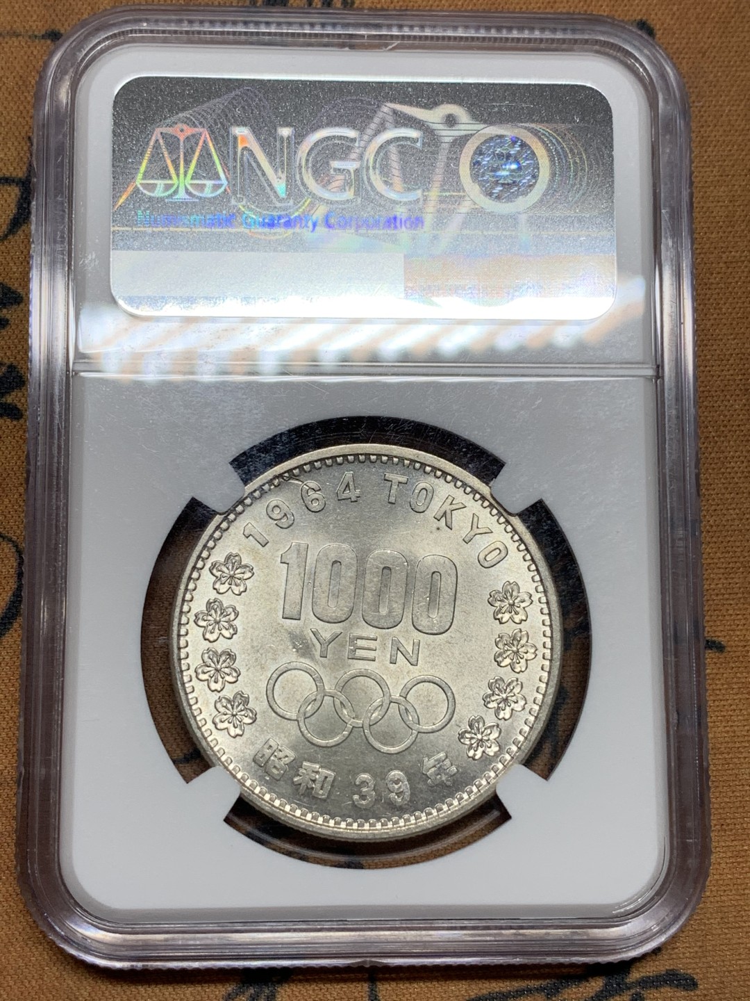 《竞宝斋》第106场-周日，周一 2场连拍（全场包邮） NGC MS65 日本1964 奥运 1000日元 银币 转光明显