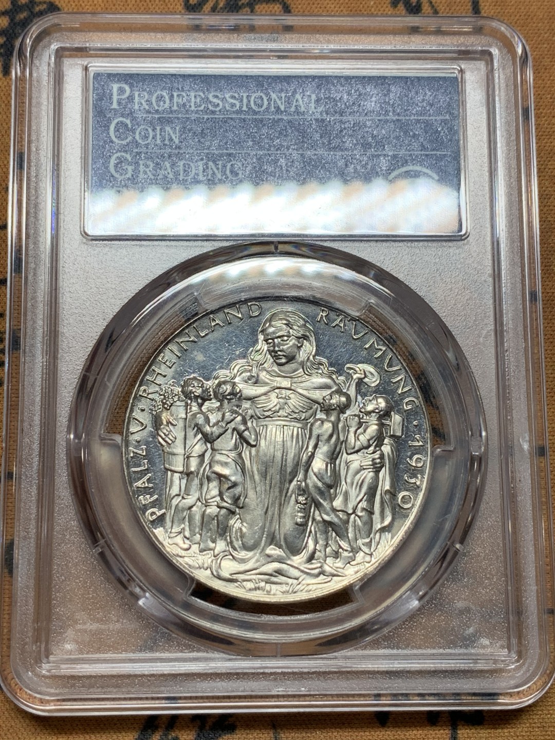 《竞宝斋》第106场-周日，周一 2场连拍（全场包邮） PCGS-MS64 德国1930年卡尔歌茨雕刻莱茵河神纪念银章，PP底板，35周年纪念P盒 高品状态