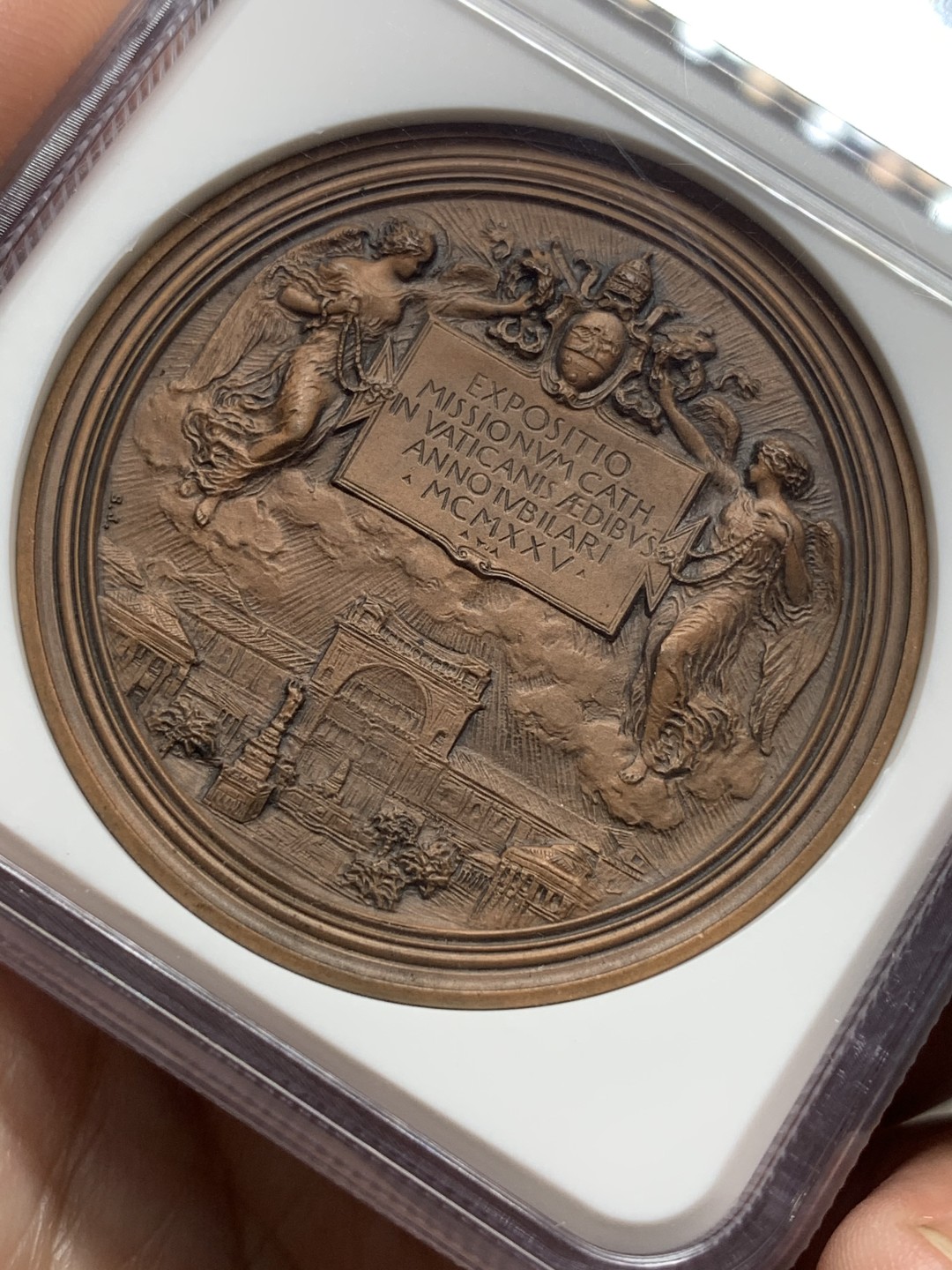 《竞宝斋》第106场-周日，周一 2场连拍（全场包邮） NGC MS64 梵蒂冈 1925年教皇博览会高浮雕铜章 浮雕工艺与精美程度 超乎想象 加厚盒装不可错过