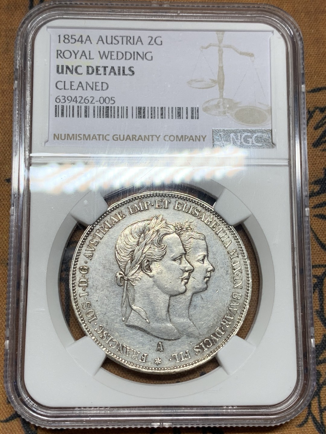 《竞宝斋》第106场-周日，周一 2场连拍（全场包邮） NGC UNC 奥匈帝国 茜茜公主1854年 结婚纪念二盾银币，非常少见的婚礼版 执子之手场景满满 值得珍藏 大热品种