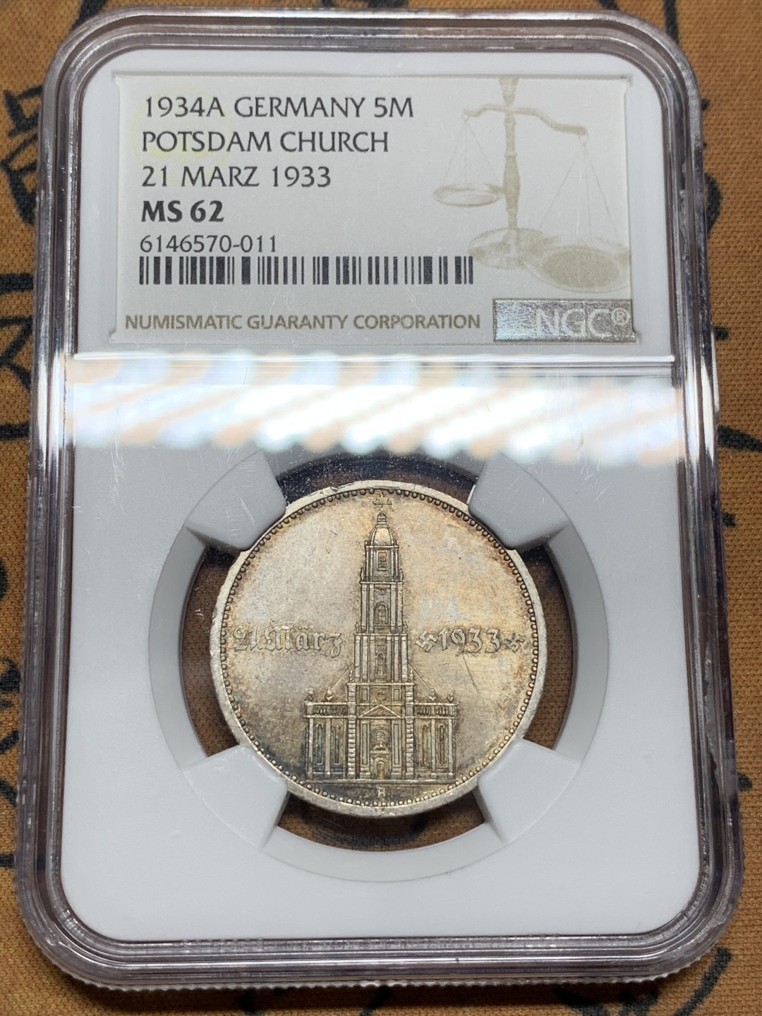 《竞宝斋》第106场-周日，周一 2场连拍（全场包邮） NGC-MS62 1934年加字教堂5马克 纪念小胡子上台一周年 该品种传世好味道难得