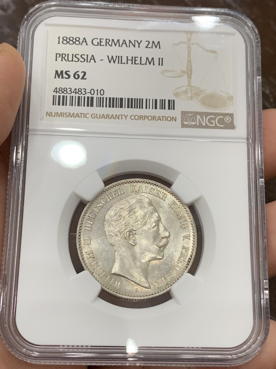 《竞宝斋》第106场-周日，周一 2场连拍（全场包邮） NGC-MS62，德国普鲁士1888 三皇之年威廉二世短翅2马克银币，原光品质，转光丝滑 只有14W的发行量