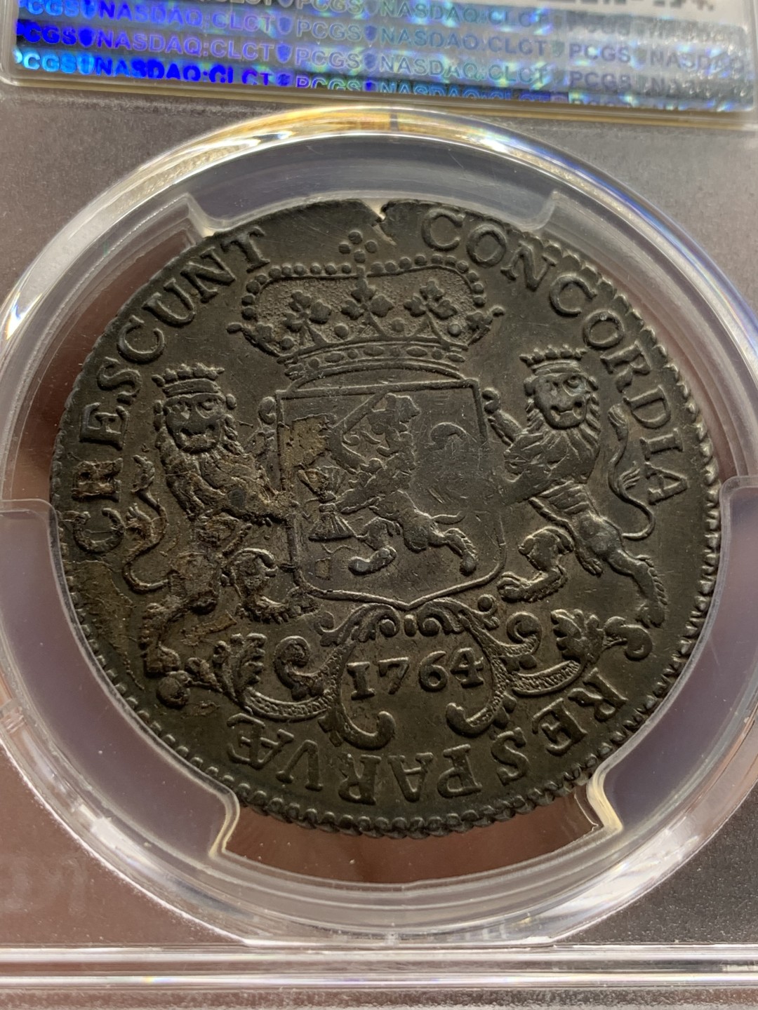 《竞宝斋》第106场-周日，周一 2场连拍（全场包邮） 亚军 PCGS AU55 荷兰 少见德 西弗利斯兰省 1764年 半杜卡特马剑银币 早期垂尾品种 双面深彩包浆状态极好 这个状态难觅 P标错了 细节见图