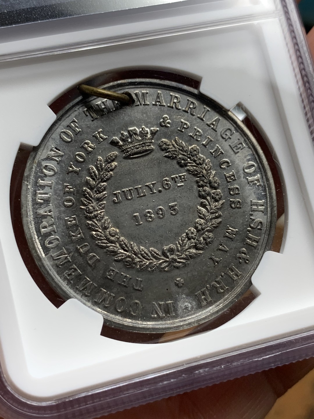 《竞宝斋》第106场-周日，周一 2场连拍（全场包邮） NGC UNC 英国 1893年 约克乔治公爵与玛丽公主 婚姻纪念章，少见 加厚盒装