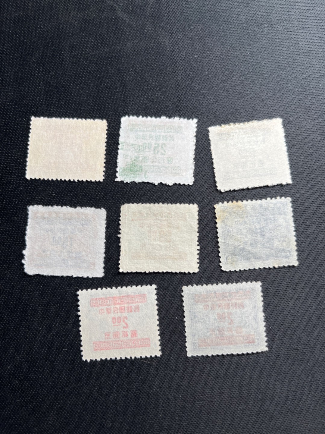 洪涛臻品 精选邮票限时拍卖第五十五期 民国印花税票一组。1948年底货币贬值太快，金圆邮票来不及印刷，用印花税票加盖改作金圆邮票。底票分为平版、凹版不同版别，又分别由大东、大业、中央、振明四家印刷厂印刷，随手取票未细分，买家可自行研究。这批属于早期金圆邮票，面值还比较低，没有通胀太厉害。