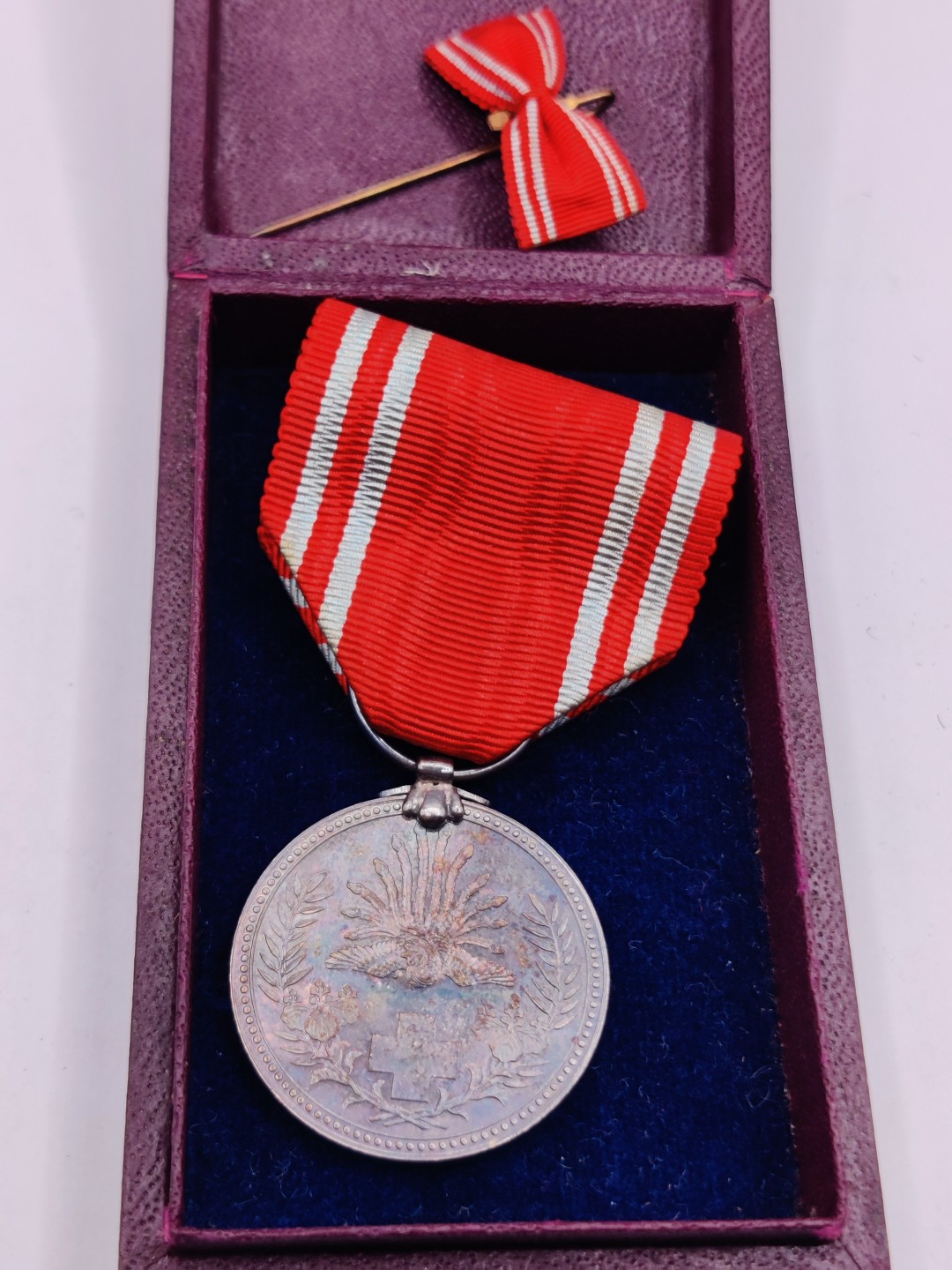 全场0元起拍 第六期 咸鱼国勋章制服拍卖专场 10月19日（周三）下午6：00开始 日本二战时期赤十字社员章 带盒略 银制