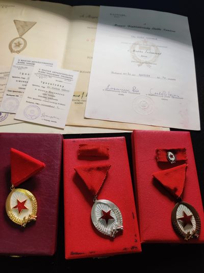 全场0元起拍 第六期 咸鱼国勋章制服拍卖专场 10月19日（周三）下午6：00开始 - 匈牙利劳动勋章金银铜一组 带证同一人获得