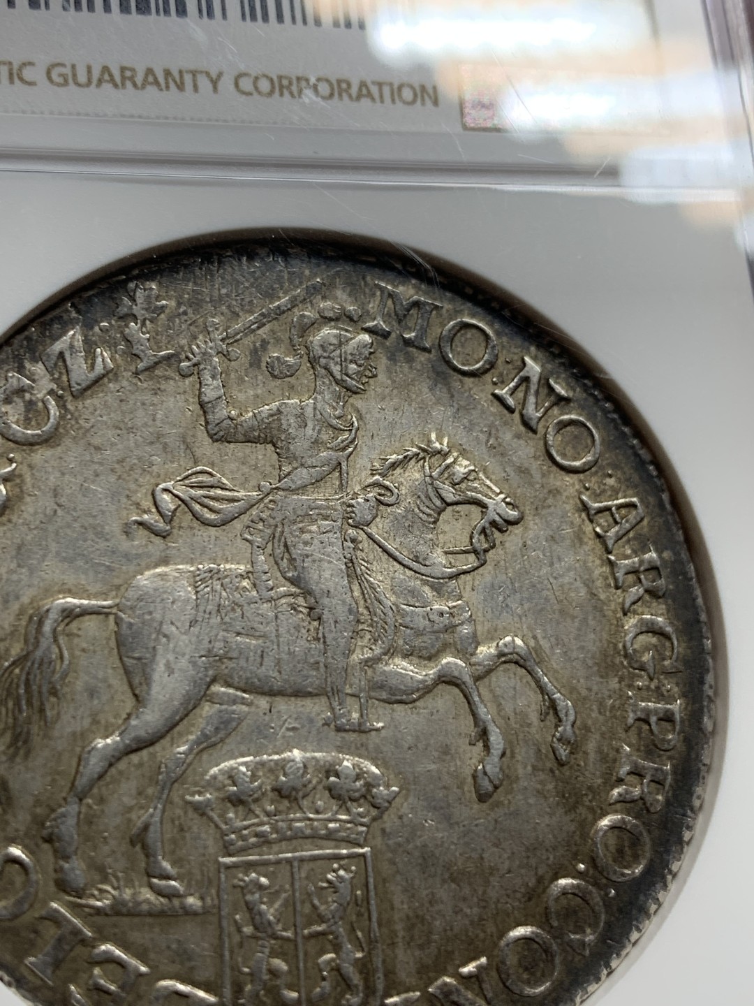 《竞宝斋》第106场-周日，周一 2场连拍（全场包邮） 唯一亚军 NGC AU55 荷兰 海尔德兰省 1774年 杜卡特 大马剑 银币 32克多的重量 原味的双面包浆 比较少的省份 这个工艺已经很好了 细节见图