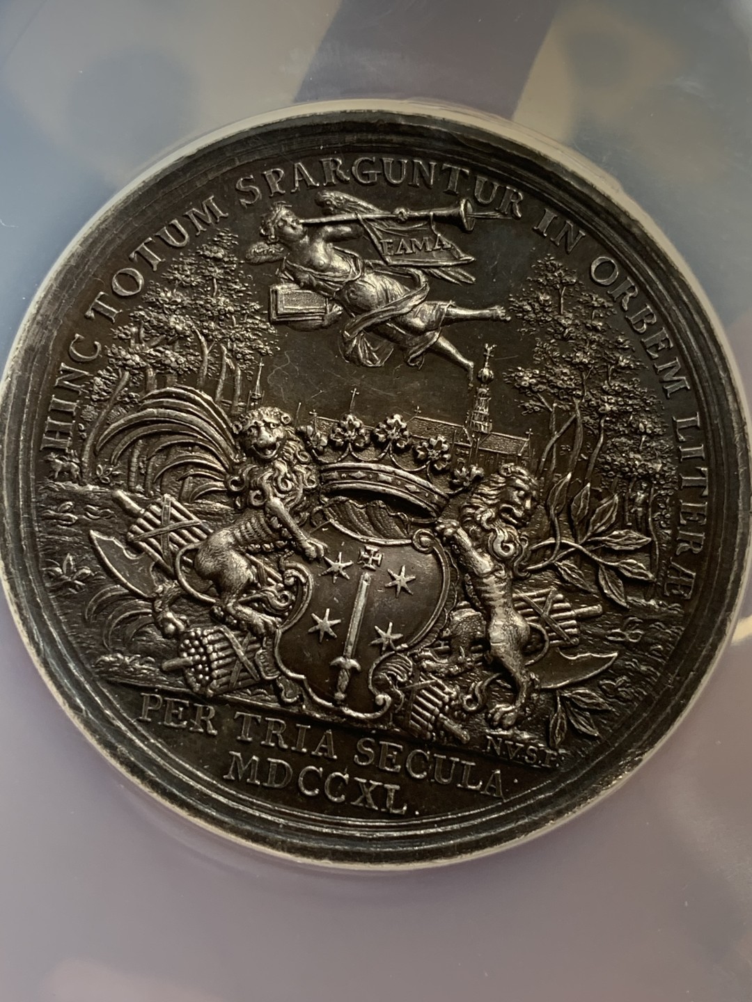 《竞宝斋》第106场-周日，周一 2场连拍（全场包邮） NGC-MS61 荷兰1740年劳伦斯纪念银章 斯科特在300年前的1440年发明排字打印机 早期荷兰章少见 细节包浆好